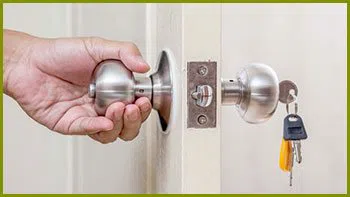 Framingham Locksmith Store Framingham, MA 508-392-4263 - 4a-change-locks-service